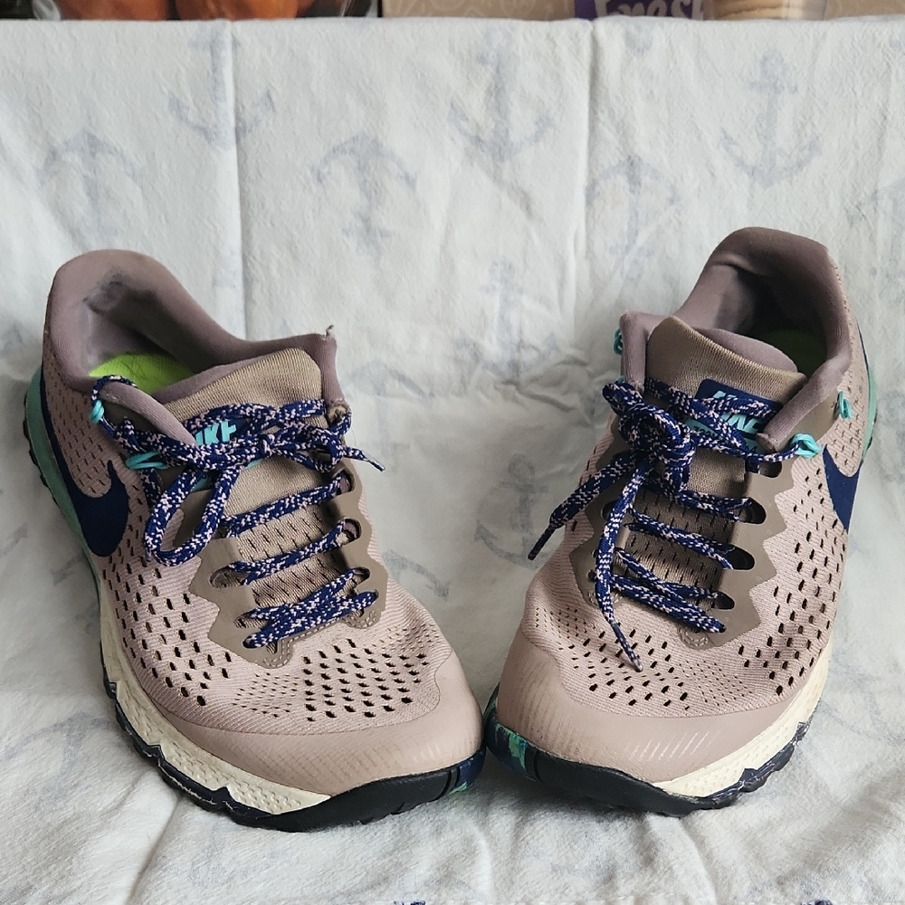 Nike Beige and Blue Womens Running Shoes Size 10